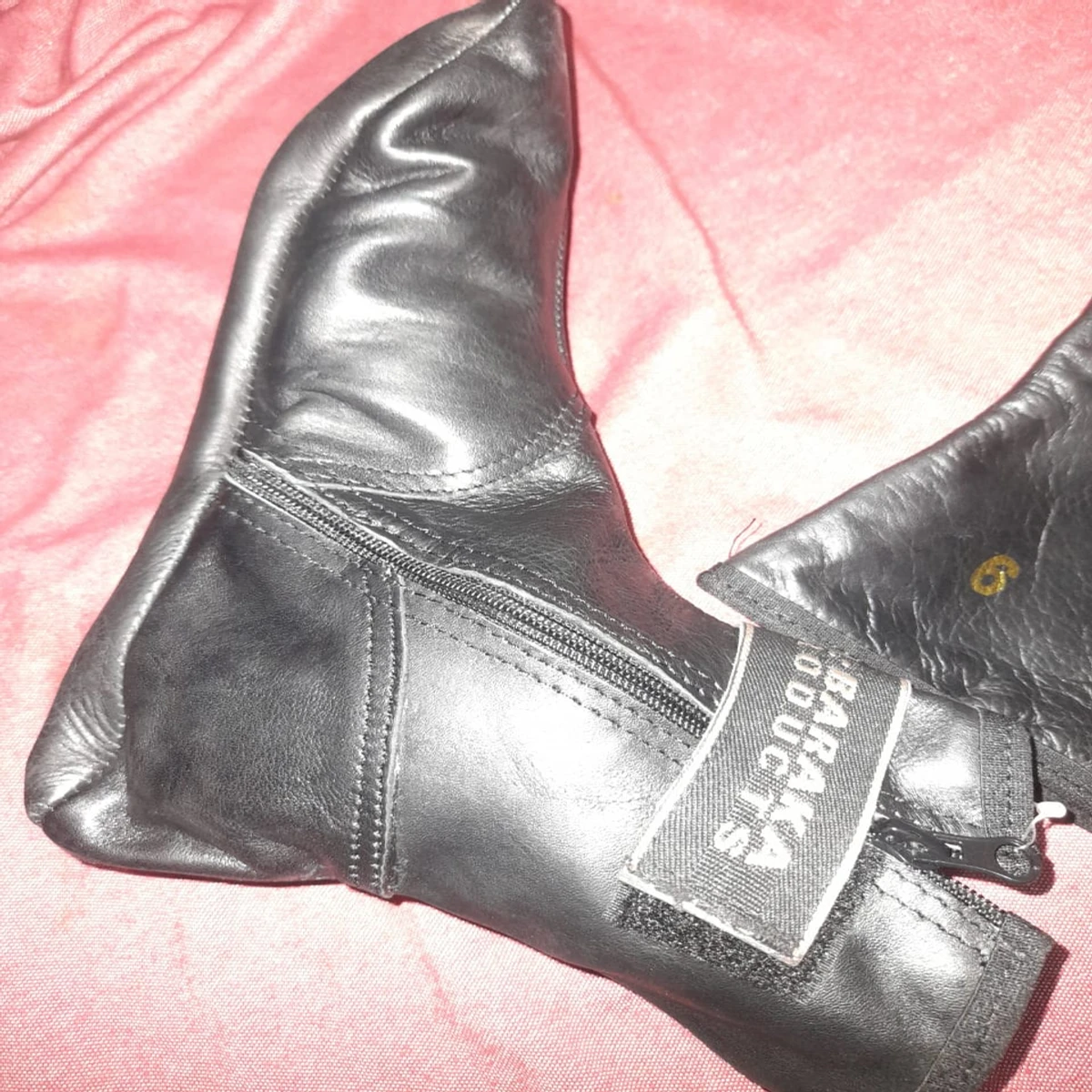 LEATHERS SOCKS বা চামড়ায় তৈরি মোজা